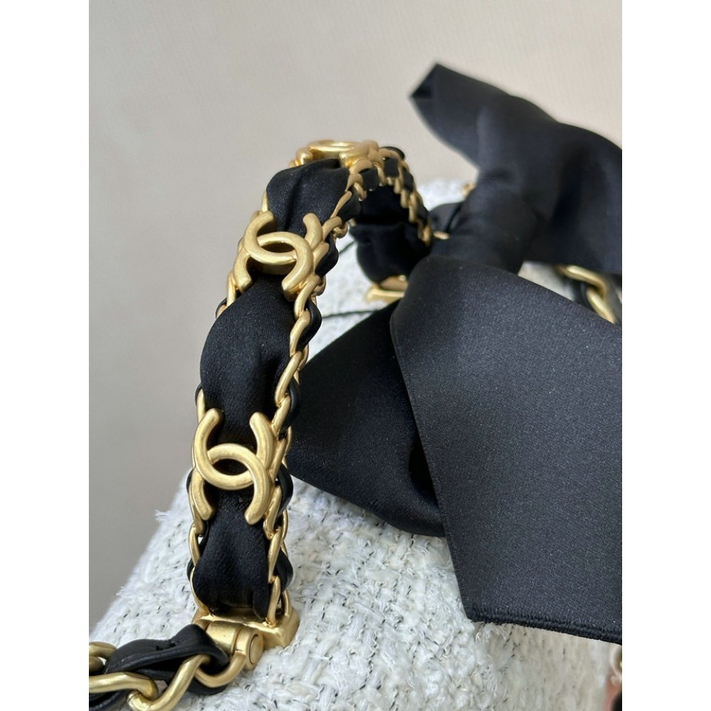 Chanel classic handbag 20x13x6cm  Bags