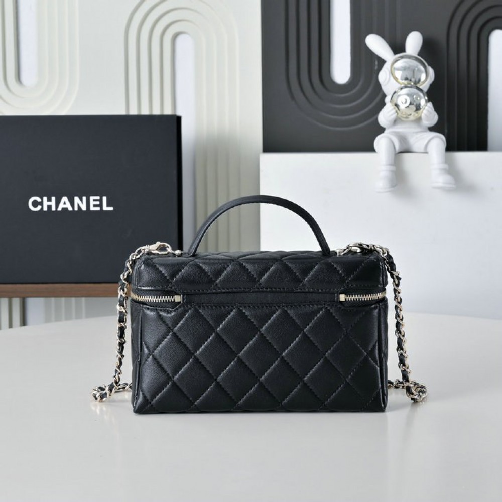 Chanel vanity chain bag 19.5x17.5cm Bags