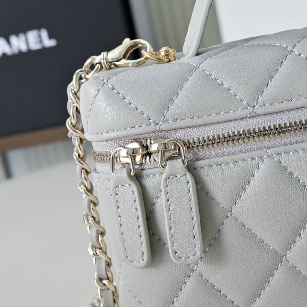 Chanel vanity chain bag 19.5x17.5cm Bags