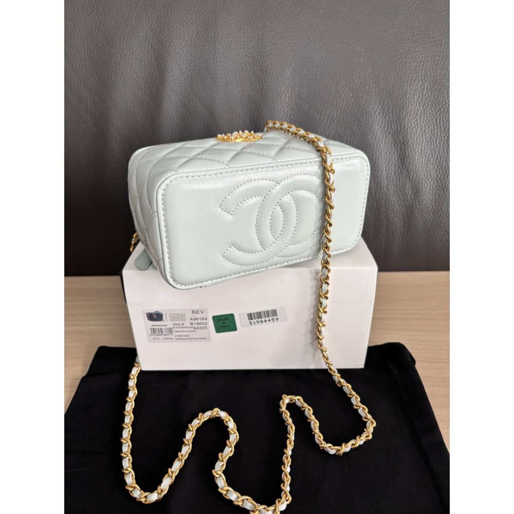 Chanel beauty vanity bag 17x9.5x8cm Bags