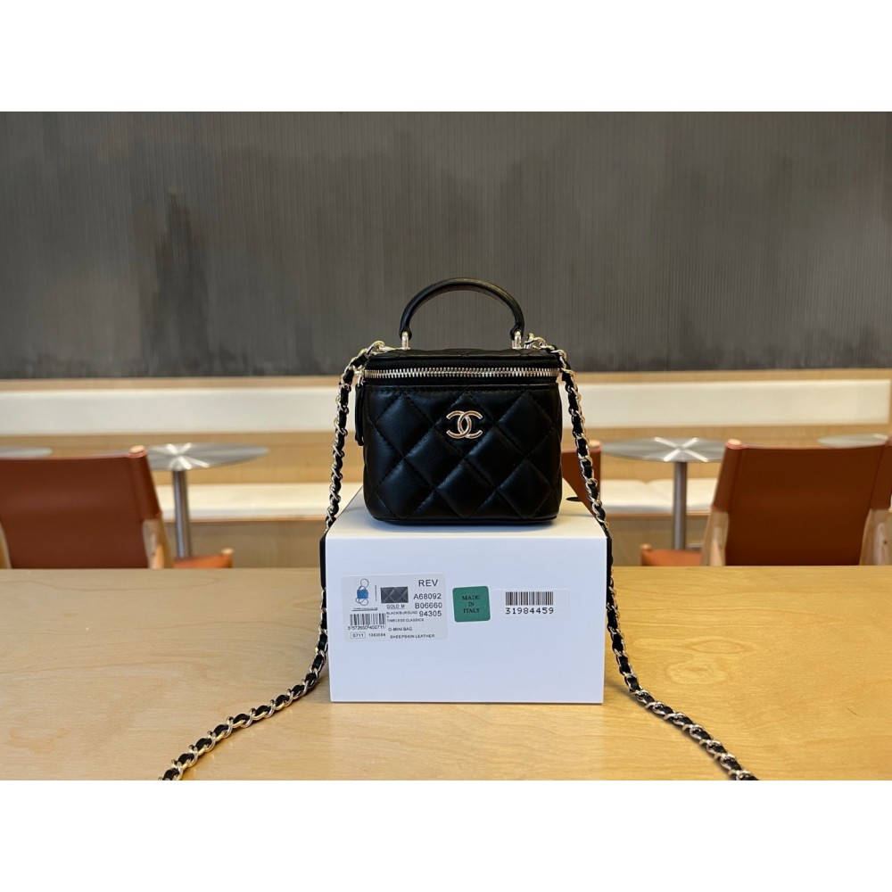 Chanel beauty vanity bag 11x8.5x7cm Bags