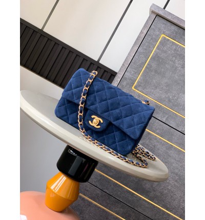 Chanel classic flap bag 20x13x5cm suede