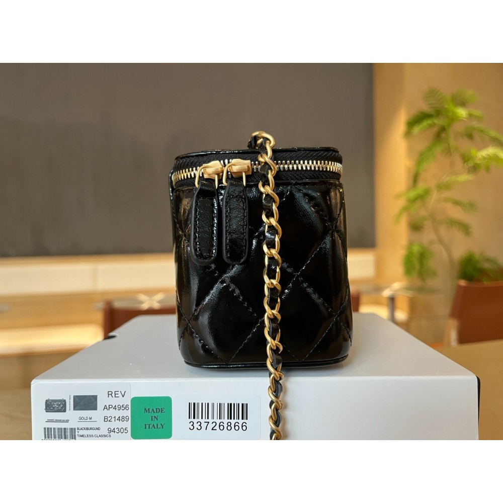 Chanel vanity chain bag 17x9.5x8cm  Bags