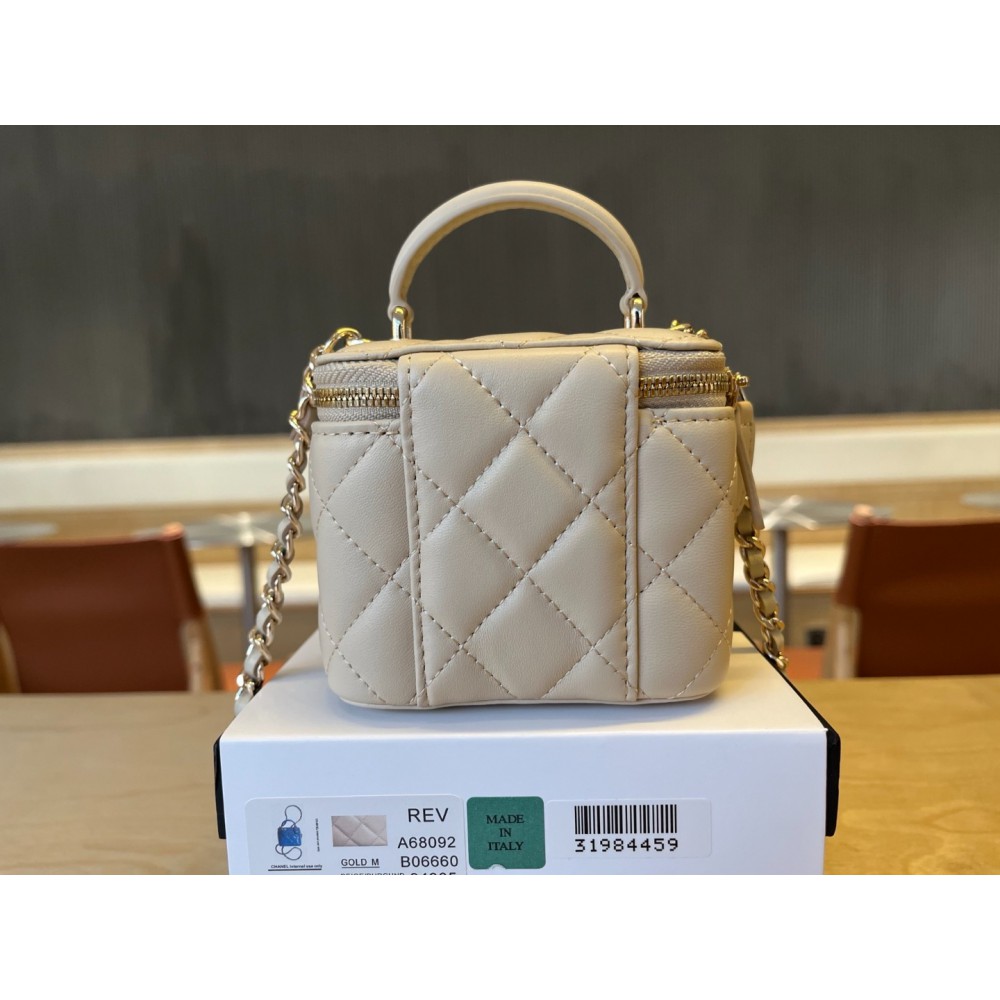 Chanel beauty vanity bag 11x8.5x7cm Bags