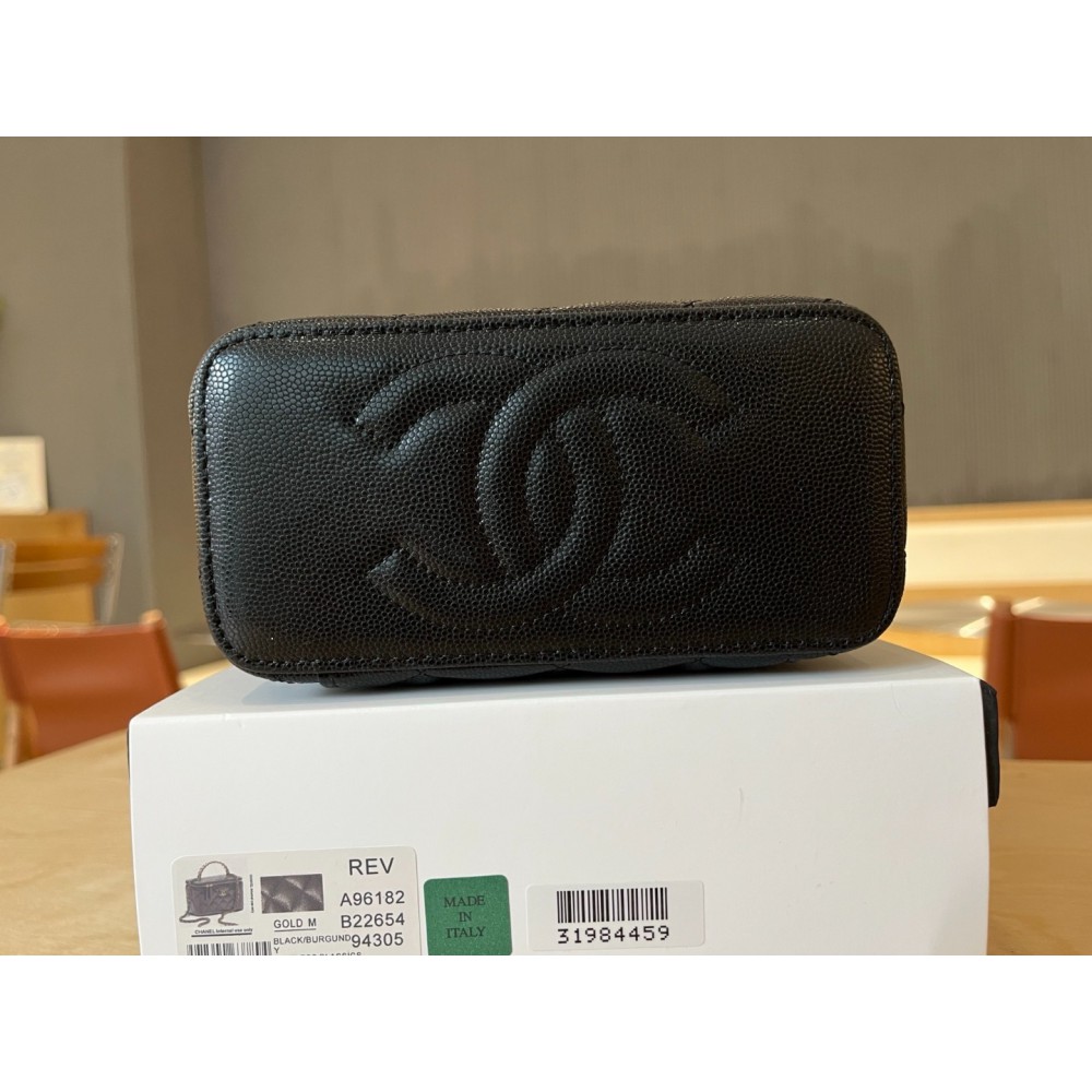 Chanel vanity chain bag 17x9.5x8cm  Bags