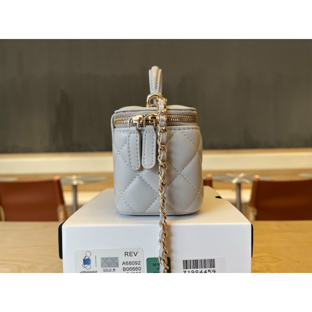 Chanel beauty vanity bag 11x8.5x7cm Bags