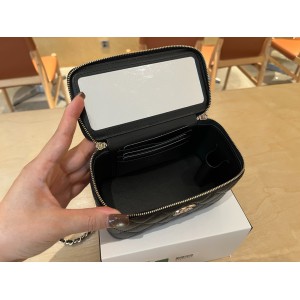 Chanel vanity chain bag 17x9.5x8cm  Bags