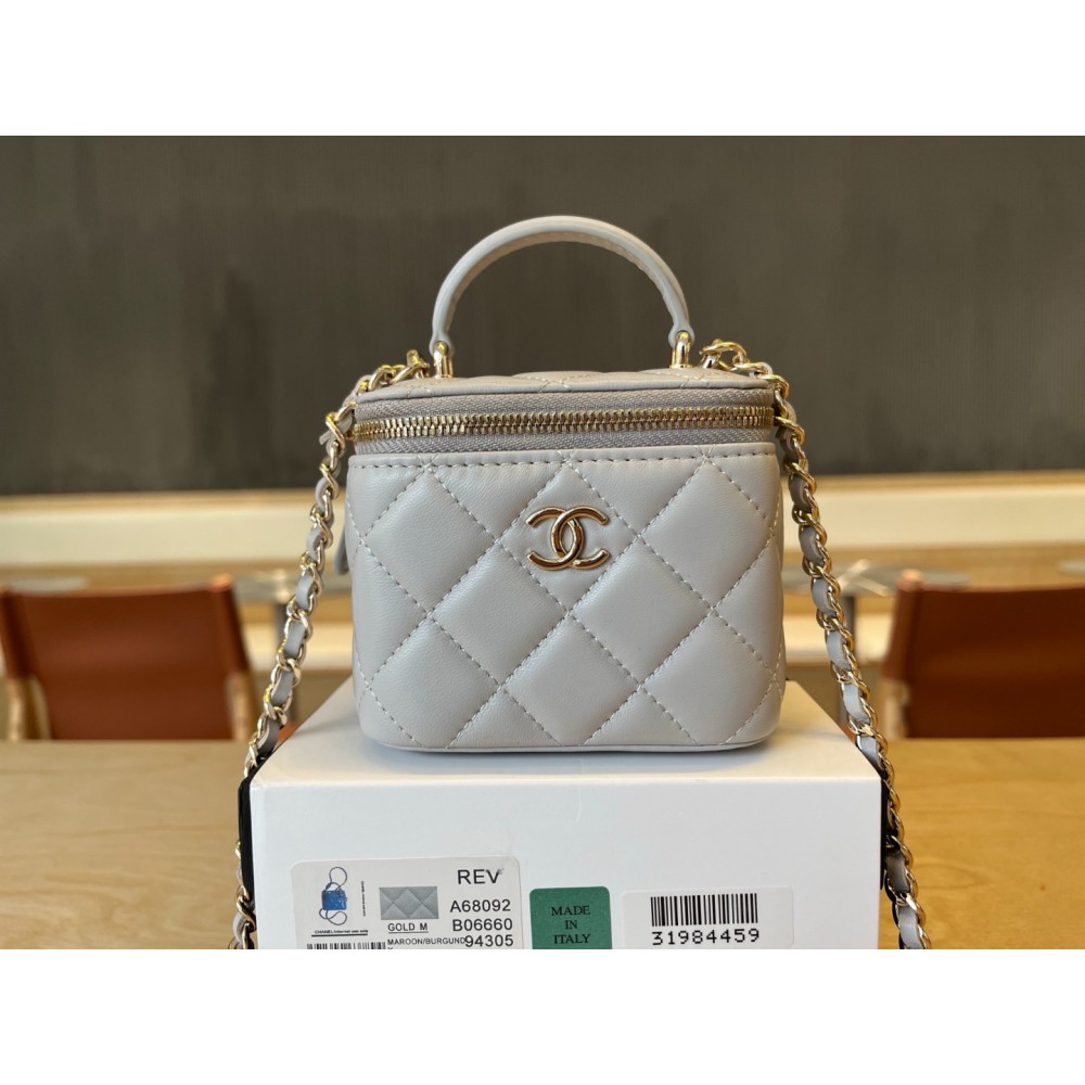 Chanel beauty vanity bag 11x8.5x7cm Bags