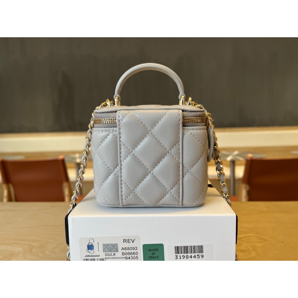 Chanel beauty vanity bag 11x8.5x7cm Bags