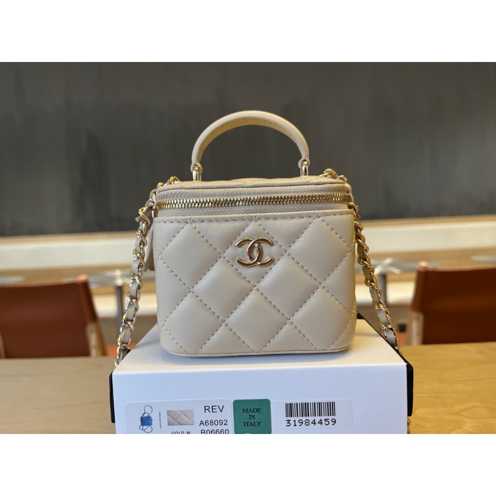 Chanel beauty vanity bag 11x8.5x7cm Bags