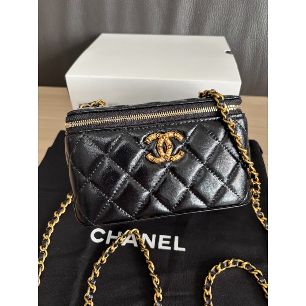 Chanel beauty vanity bag 17x9.5x8cm Bags