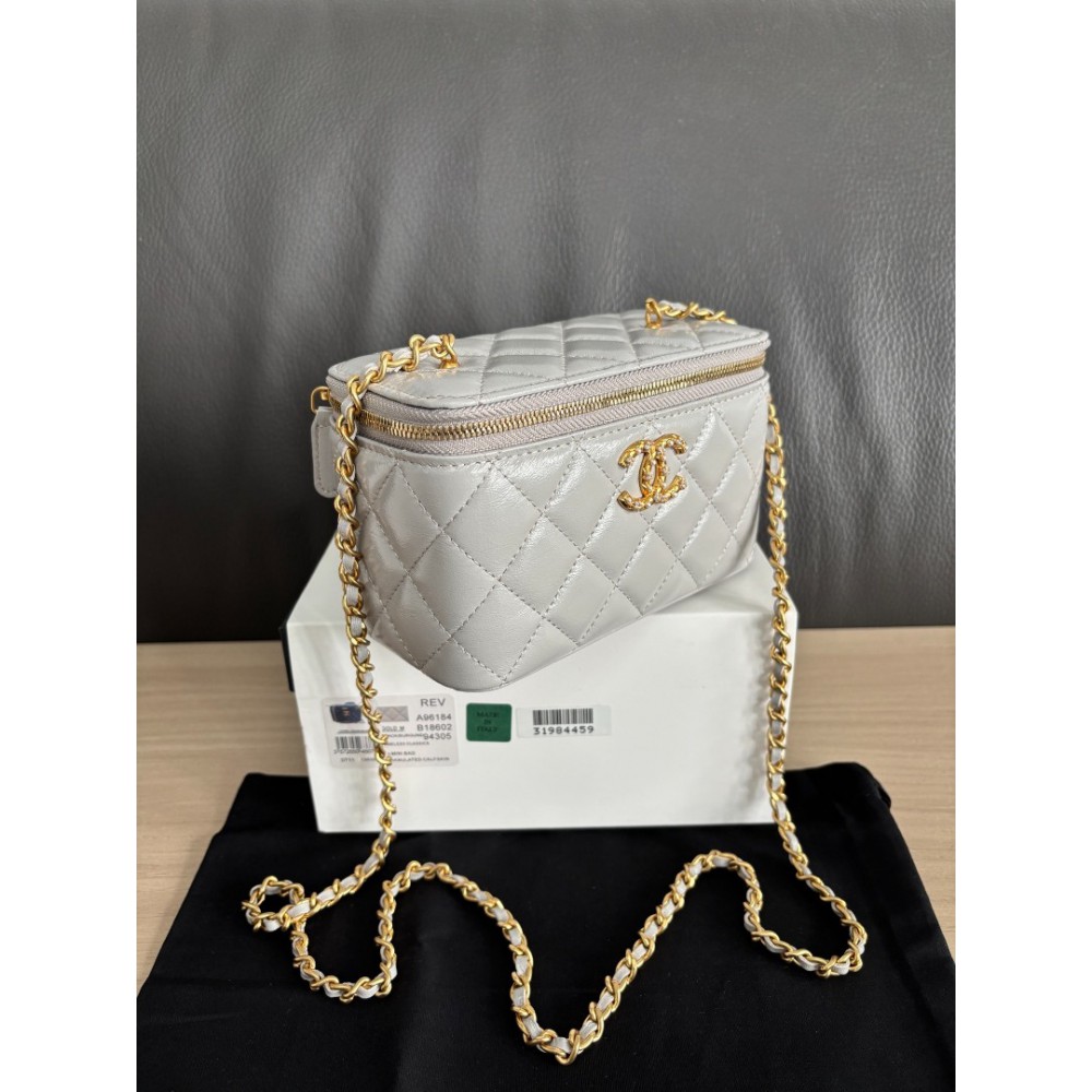 Chanel beauty vanity bag 17x9.5x8cm Bags