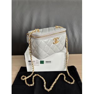 Chanel beauty vanity bag 17x9.5x8cm Bags