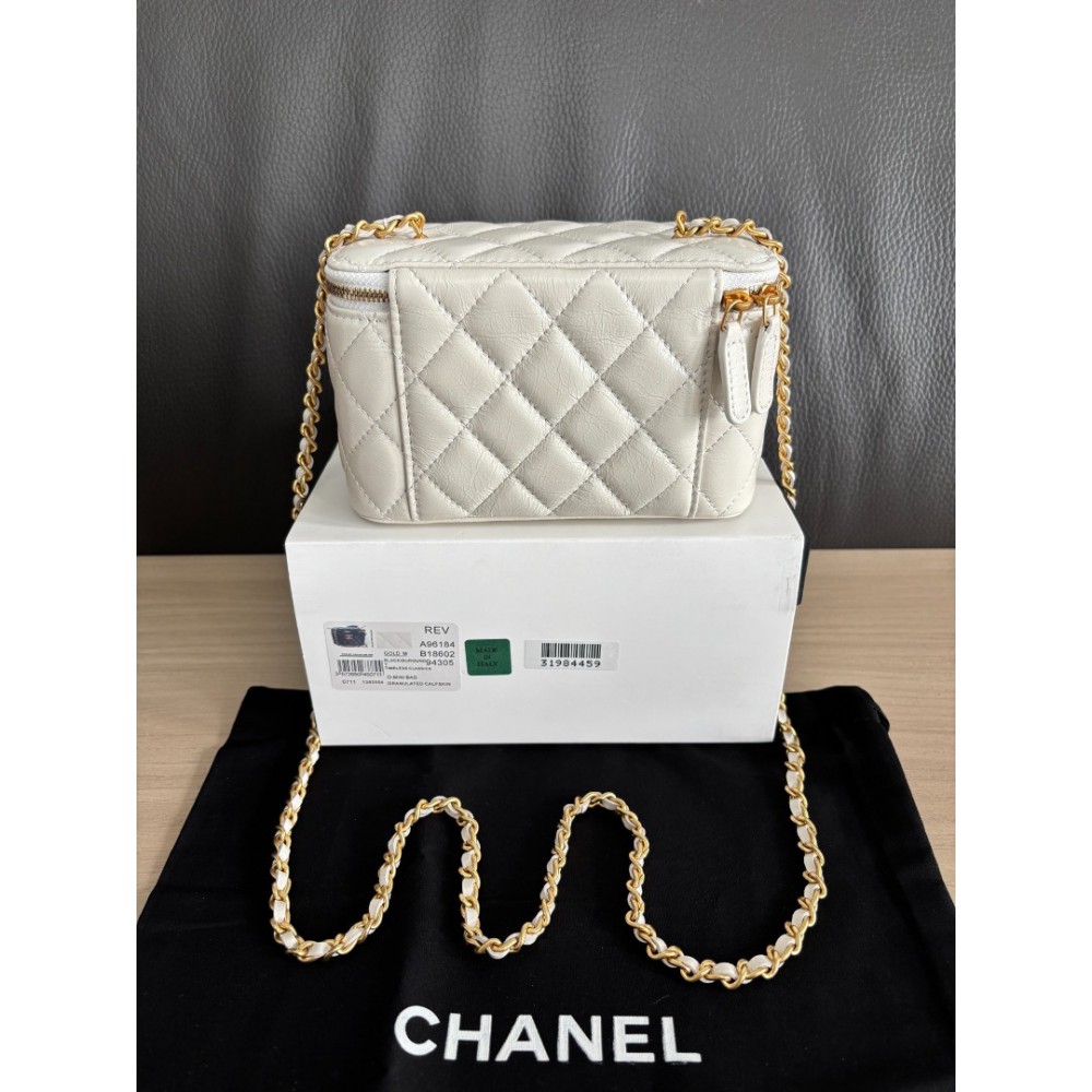 Chanel beauty vanity bag 17x9.5x8cm Bags