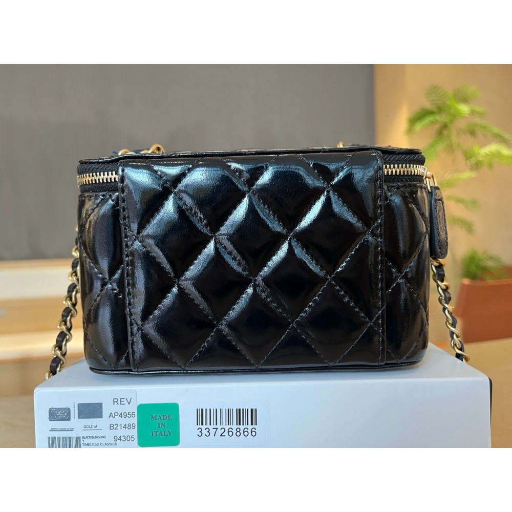 Chanel vanity chain bag 17x9.5x8cm  Bags