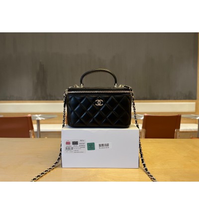 Chanel beauty vanity bag 17x9.5x8cm