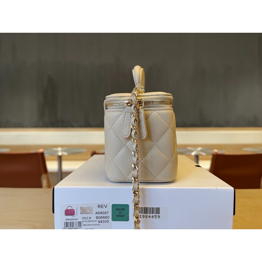 Chanel beauty vanity bag 17x9.5x8cm Bags