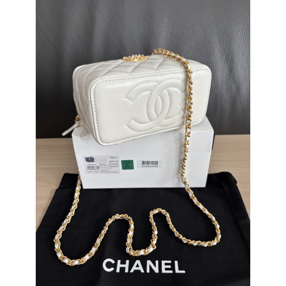 Chanel beauty vanity bag 17x9.5x8cm Bags