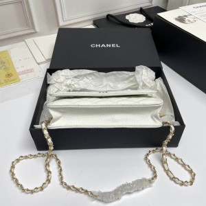 Chanel classic flap leather grained 19x12cm white gold chain
