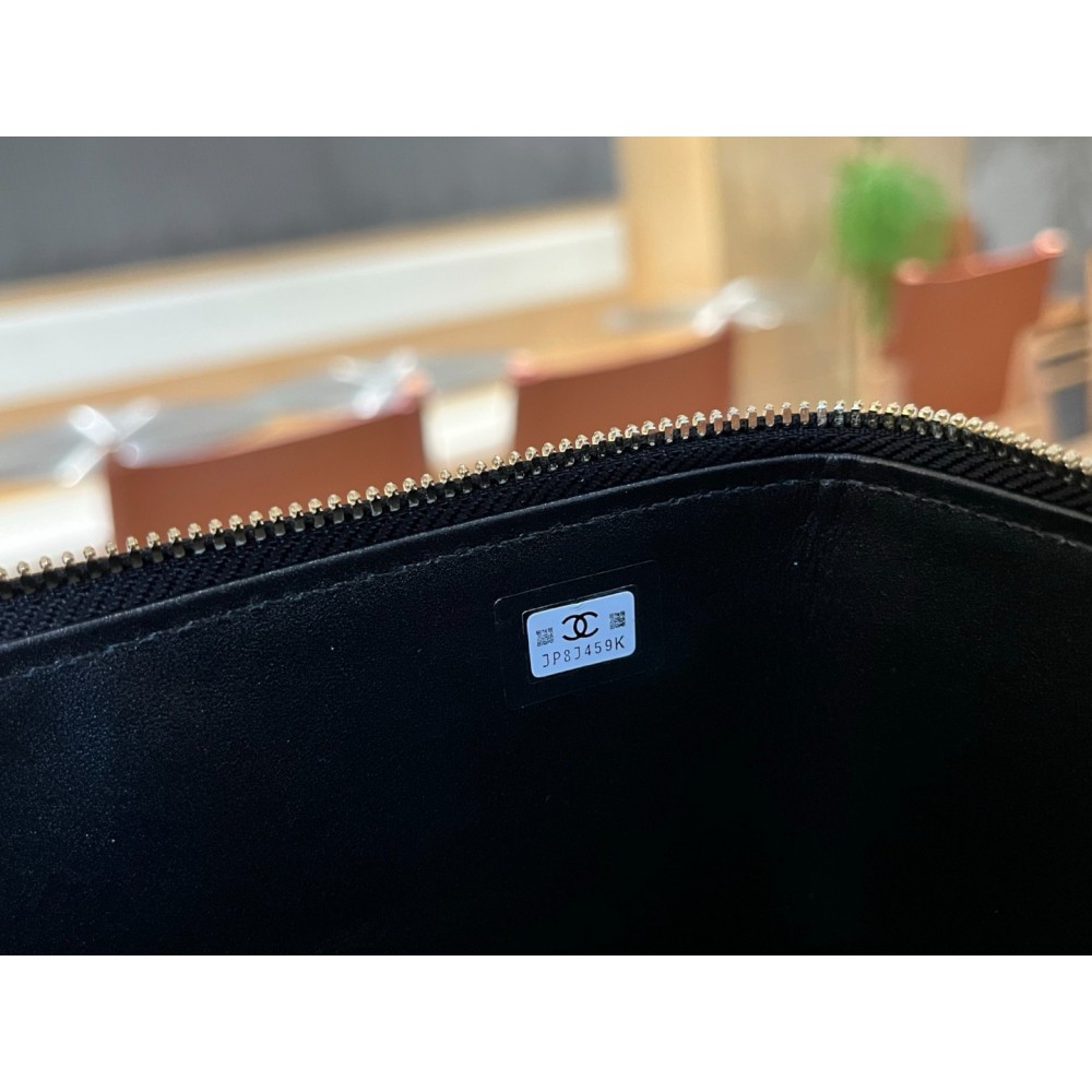 Chanel vanity chain bag 17x9.5x8cm  Bags