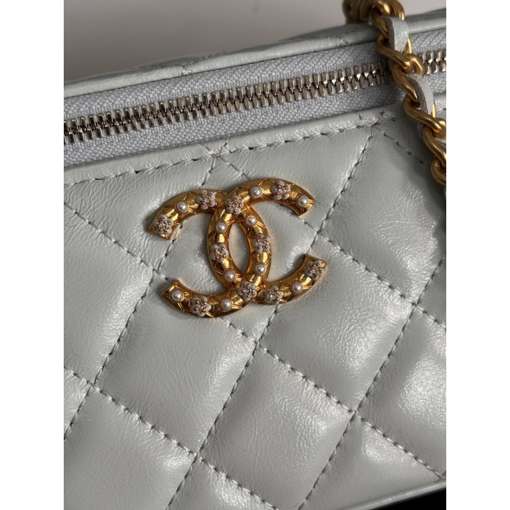 Chanel beauty vanity bag 17x9.5x8cm Bags