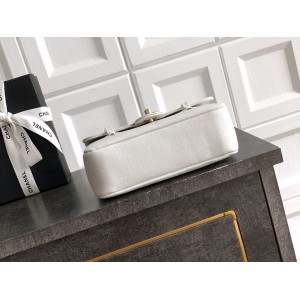 Chanel clutch with leather strap 15x22x7cm 