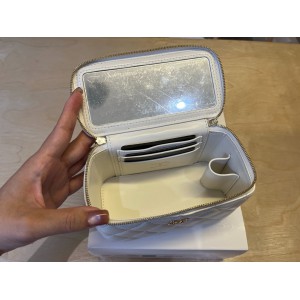 Chanel beauty vanity bag 17x9.5x8cm Bags