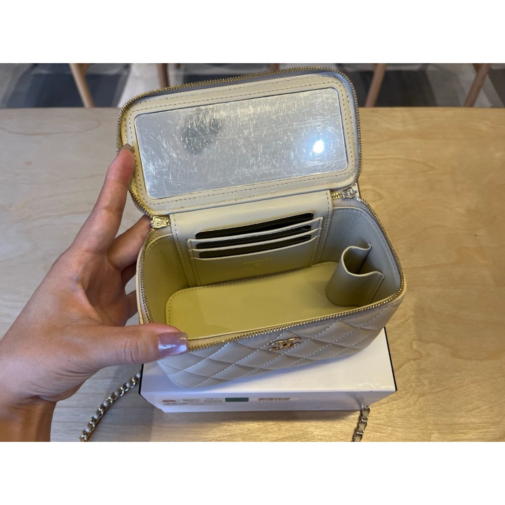 Chanel beauty vanity bag 17x9.5x8cm Bags