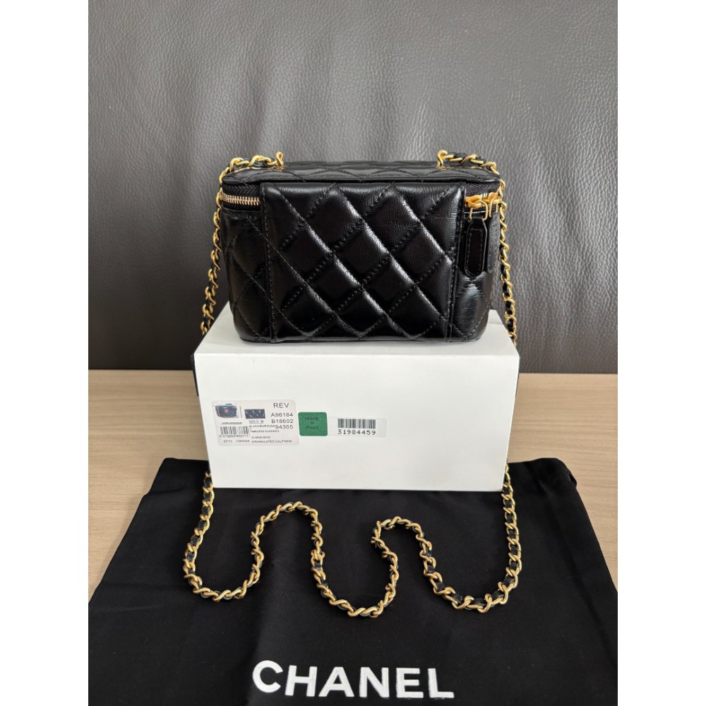 Chanel beauty vanity bag 17x9.5x8cm Bags
