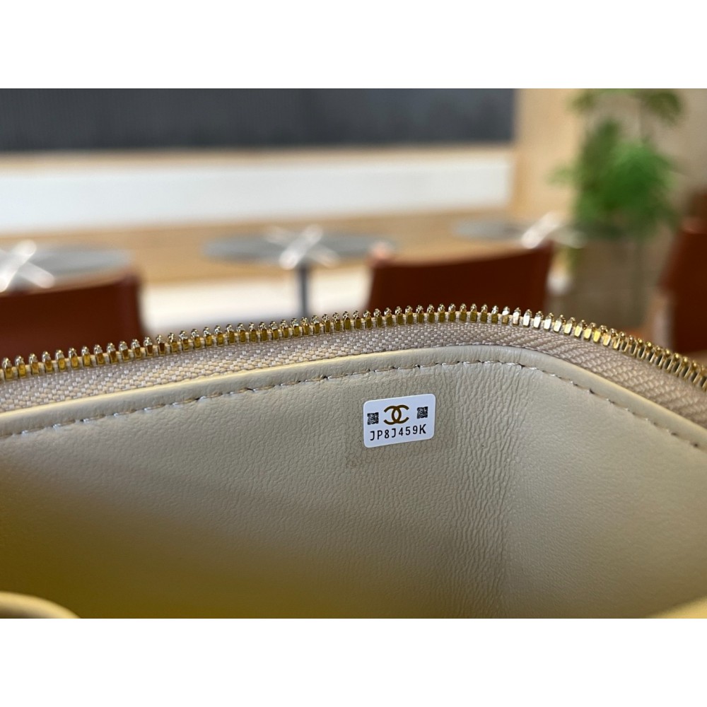 Chanel beauty vanity bag 11x8.5x7cm Bags