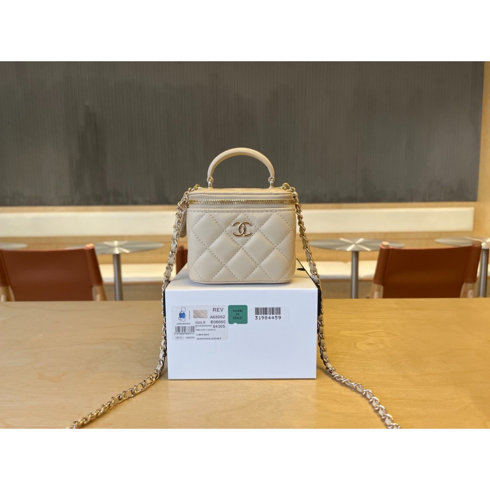 Chanel beauty vanity bag 11x8.5x7cm Bags