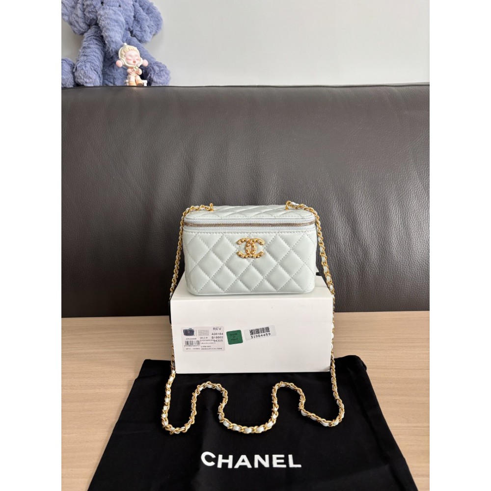 Chanel beauty vanity bag 17x9.5x8cm Bags