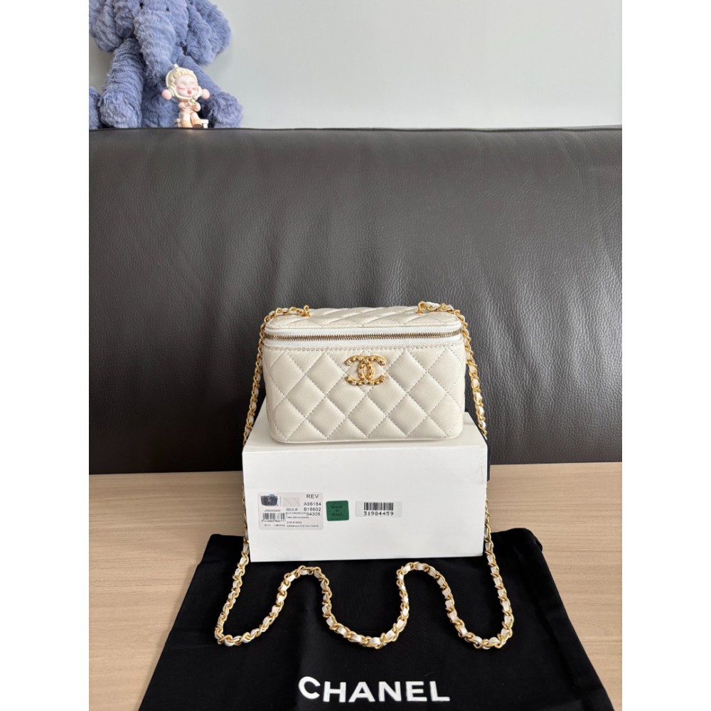 Chanel beauty vanity bag 17x9.5x8cm Bags