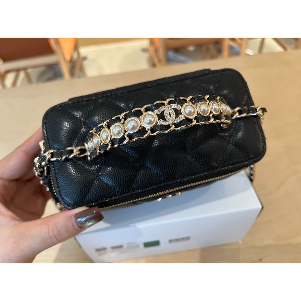 Chanel vanity chain bag 17x9.5x8cm  Bags