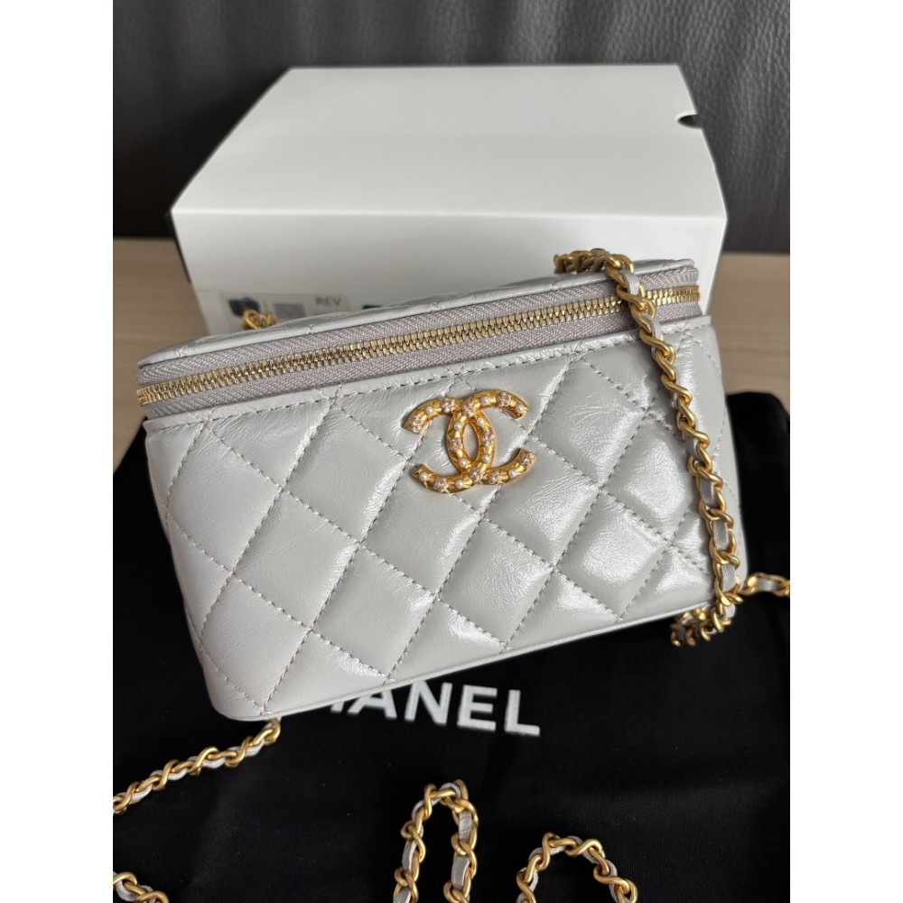 Chanel beauty vanity bag 17x9.5x8cm Bags