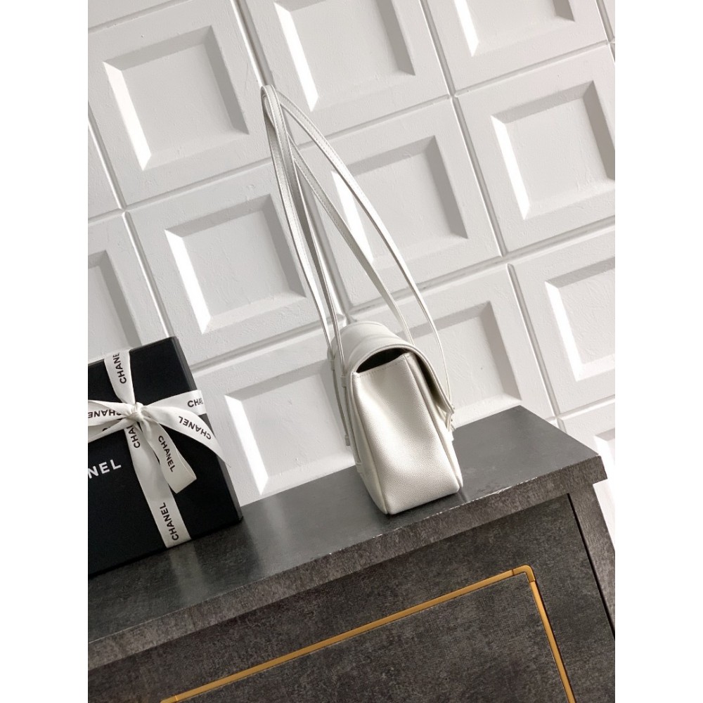 Chanel clutch with leather strap 15x22x7cm 