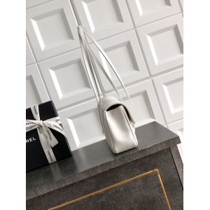 Chanel clutch with leather strap 15x22x7cm 