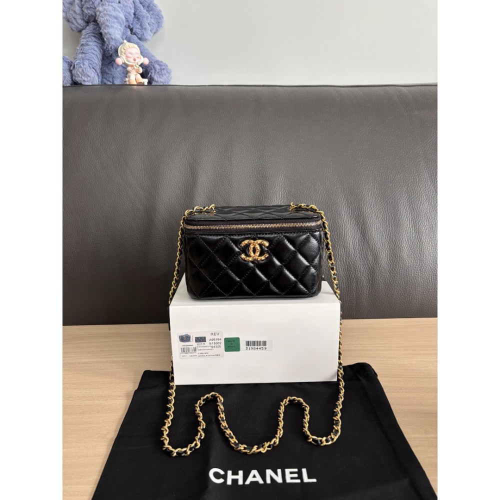 Chanel beauty vanity bag 17x9.5x8cm Bags