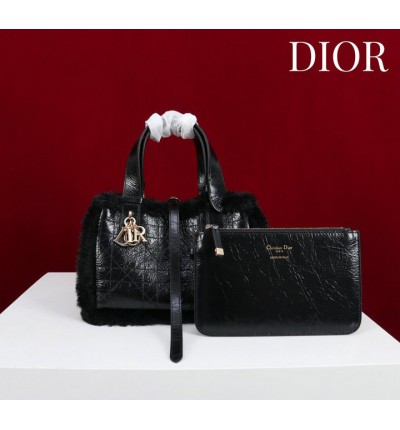 Dior Toujours shearling 23 x 15 x 15cm