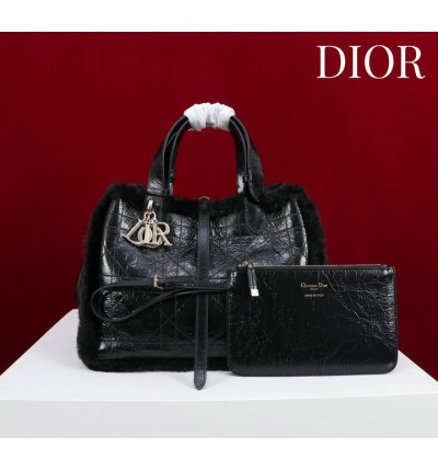 Dior Toujours shearling 28.5 x 21.5 x 17cm