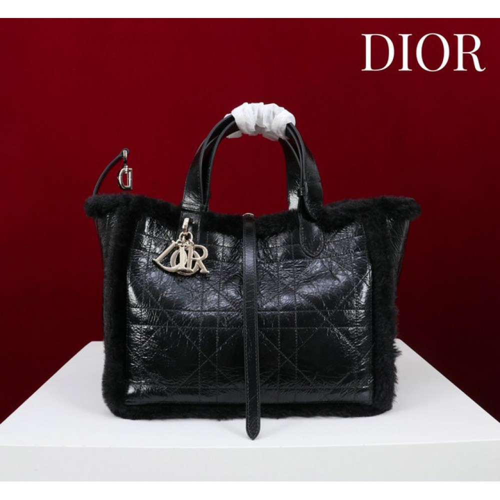 Dior Toujours shearling 28.5 x 21.5 x 17cm Bags
