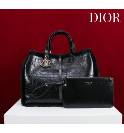 Dior Toujours shearling 37x27x21cm