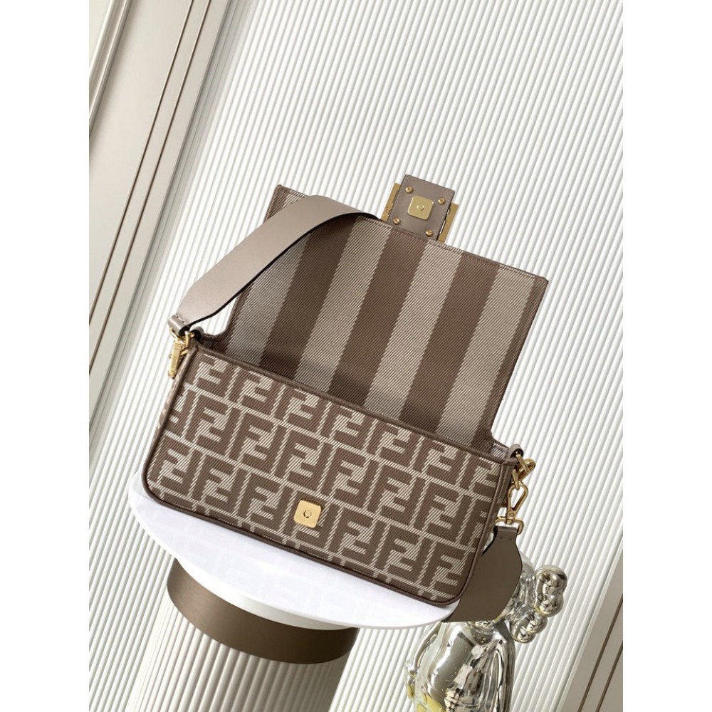 Fendi baguette 27x6x15cm Bags