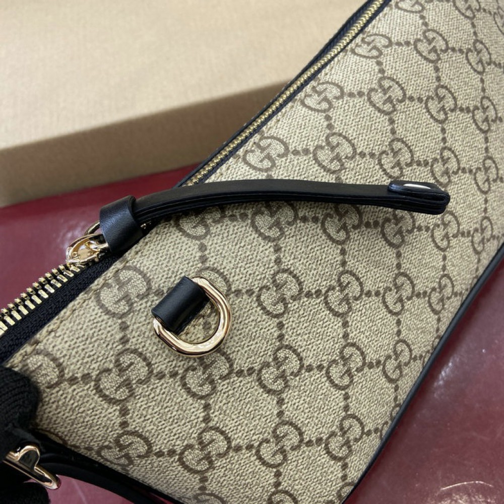 Gucci emblem small shoulder bag 847281 22x10.5x9cm Bags