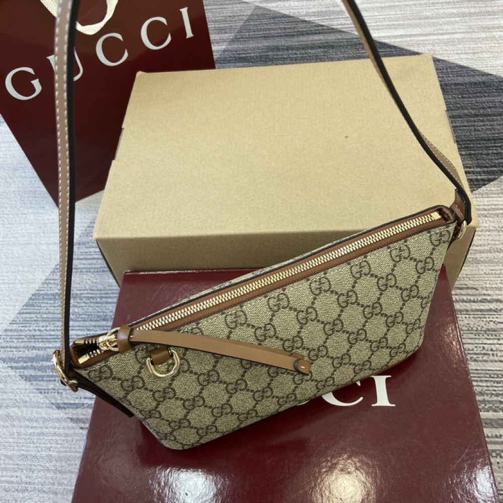 Gucci emblem small shoulder bag 847281 22x10.5x9cm Bags