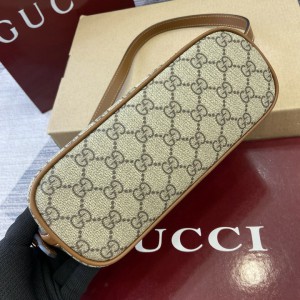 Gucci emblem small shoulder bag 847281 22x10.5x9cm Bags