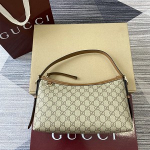 Gucci emblem medium shoulder bag 847449 30x19x11cm Bags