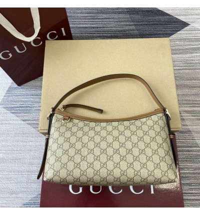 Gucci emblem medium shoulder bag 847449 30x19x11cm
