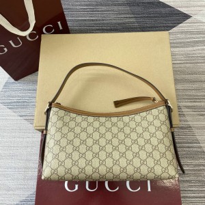 Gucci emblem medium shoulder bag 847449 30x19x11cm Bags