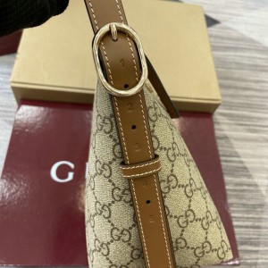Gucci emblem medium shoulder bag 847449 30x19x11cm Bags
